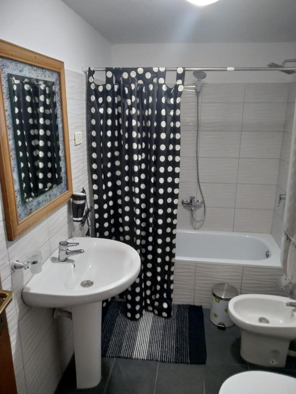 Appartamento Kamu Center Tirana Esterno foto
